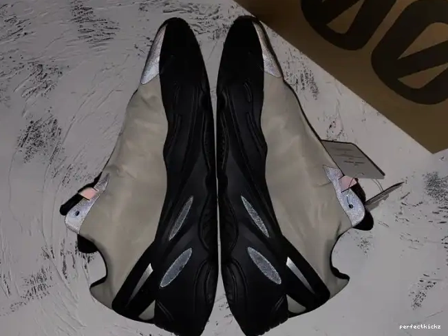 Adidas Yeezy Bone MNVN Boost FY3729 700 0618